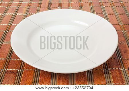 The Symbolic White Dishes On A Bamboo Litter