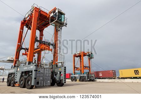 Straddle Carrier Container Port