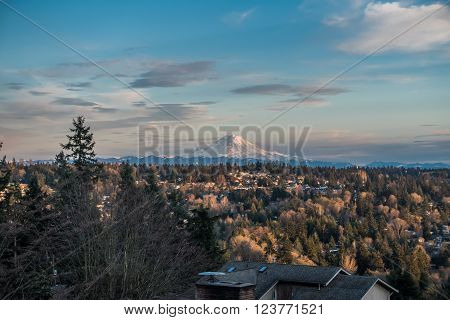 A view of Mount Rainier from Burien Washington.
