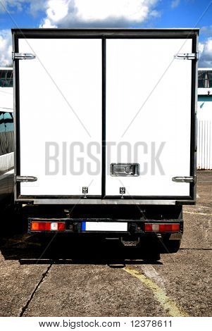 Bagsiden af levering eller flytte lastbil