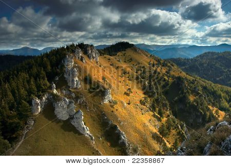 ฤดูใบไม้ร่วงในภูเขา Fatra Velka สโลวาเกีย