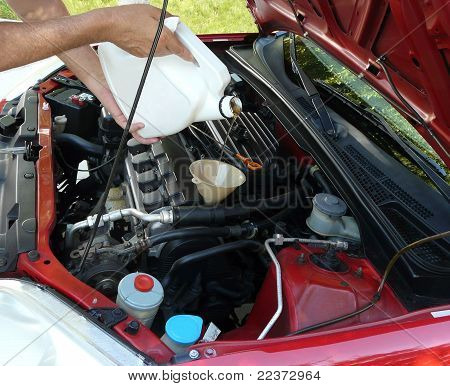 자동차 엔진 오일 추가