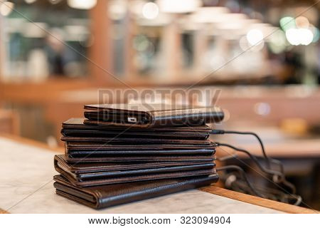 Lot Of Smartphone Tablets With Electronic Menu Or Bill In The Restaurant, With Built-in Advertising.