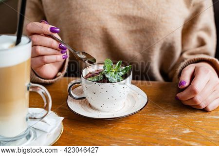 woman eating berry desset in cafe