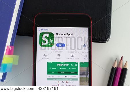New York, Usa - 1 June 2021: Sprint E Sport Digitale Mobile App Logo On Phone Screen, Close-up Icon,