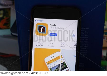 New York, Usa - 1 June 2021: Funda Mobile App Logo On Phone Screen, Close-up Icon, Illustrative Edit