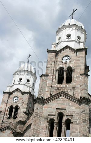 Tårne af basilikaen i Ibarra