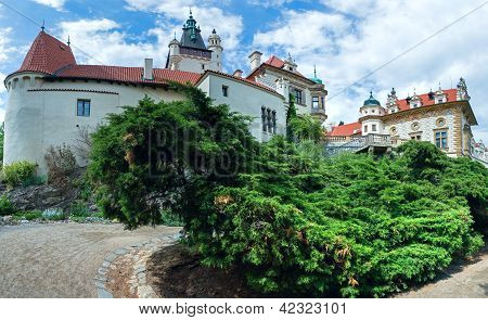 Slottet Pruhonice eller Pruhonicky Zamek sommer se (Prag, Tjekkiet)
