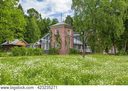 Family Estate In The Village Of Muranovo, Moscow Region, Russia