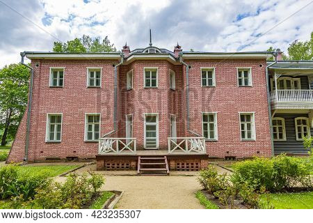 Family Estate In The Village Of Muranovo, Moscow Region, Russia