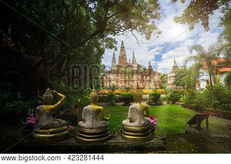 Wat Chet Yot or Wat Photharam Maha Wihan, seven pagoda temple It is a major tourist attraction in Ch