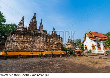 Wat Chet Yot Or Wat Photharam Maha Wihan, Seven Pagoda Temple It Is A Major Tourist Attraction In Ch