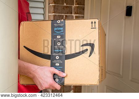 Sydney, Australia - 2020-03-08 Amazon Prime Boxdelivered To A Front Door Of Residential Building