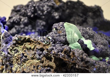 Azurite (karbonaatiton)