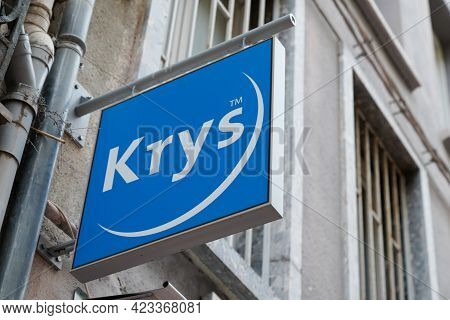 Bordeaux , Aquitaine France - 06 06 2021 : Krys Sign Brand And Text Logo Front Of Optic Medic Store 