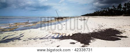 Plage orageuse