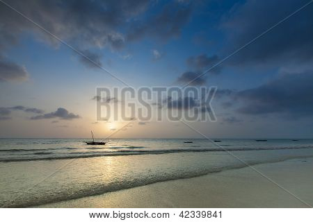 Wschód słońca nad Zanzibar