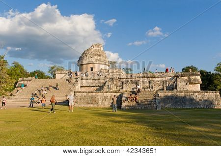 El Caracol jest starożytnych Majów Obserwatorium w archeologicznym Chichen Itza, Jukatan, Meksyk