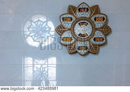 Abu Dhabi, United Arab Emirates - May 17, 2018: A Wall With Reflections And Decorated Clock In The E