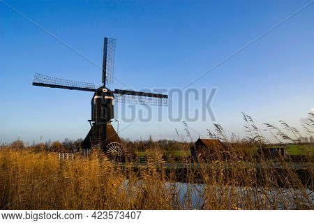 Windmill The Gelkenesmolen Near The Dutch Village Groot-ammers