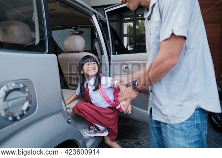 Dad Taking Her Daughter To School In The Morning By Driving A Car