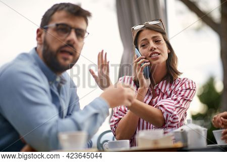 Friends drinking coffee outisde together in the morning