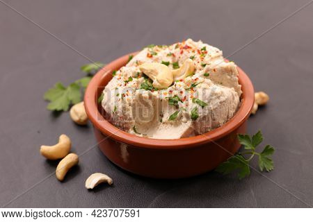 vegan cream cheese with cashew nut