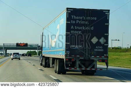 Middletown, Delaware, U.s.a - June 08, 2021 - A Large Amazon Truck On Route 1
