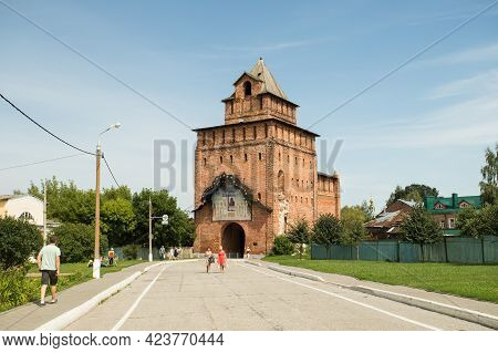 Kolomna, Moscow Region, Russia - July 26, 2018: Pyatnitskie Gate (pyatnitskaya Tower) Of Kolomna Kre