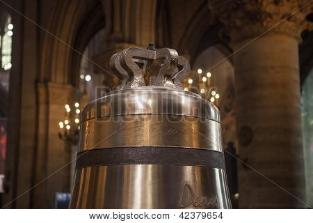 neue Glocken von Notre Dame de Paris Kathedrale