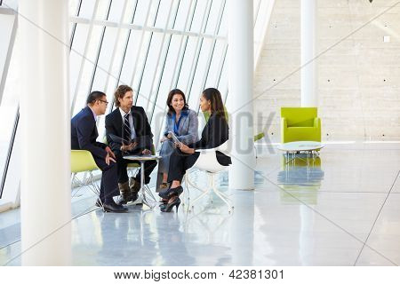 ธุรกิจที่มีการประชุมในสำนักงานสมัยใหม่