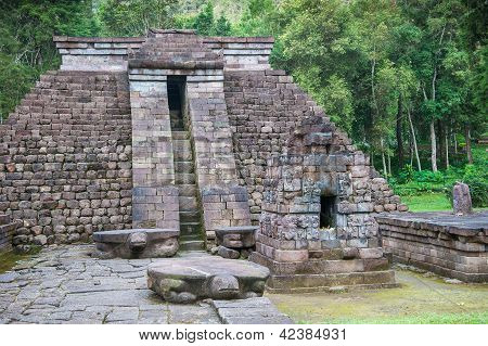 Tempio di Sukuh, Java, Indonesia