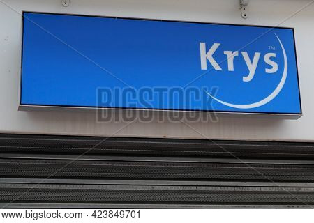 Bordeaux , Aquitaine France - 06 06 2021 : Krys Sign Brand And Text Logo Of Optic And Optician Shop 