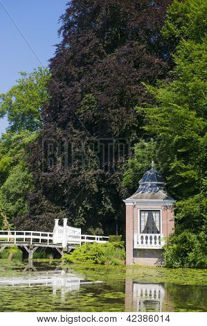 นอาบอร์น้อยและสะพานในฮอลแลนด์