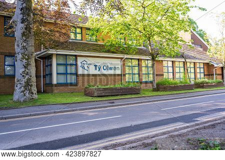 Morriston, Wales, Uk - June 6, 2021: Ty Olwen Hospice At Morriston Hospital In Swansea, Wales, Uk