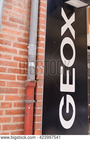 Toulouse , Occitanie France - 06 06 2021 : Geox Logo Brand Fashion Shop And Text Sign Store On Facad