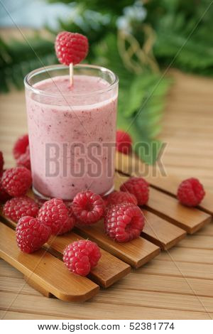 Raspberry smoothie with fresh raspberries