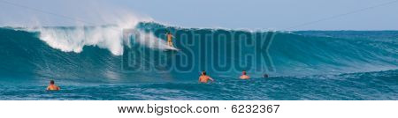 ท่องคลื่นขนาดใหญ่