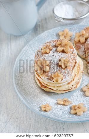 Pancakes With Banana And Sugar Powder