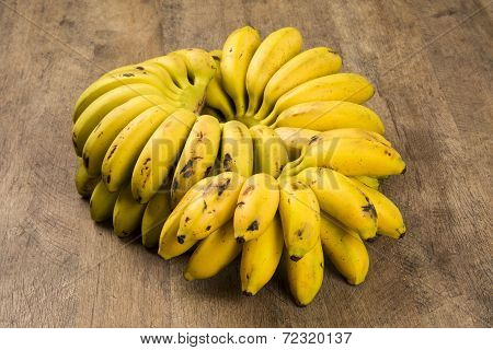 A banch of gold bananas