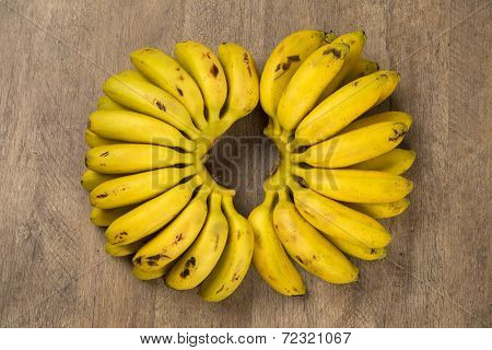 A banch of gold bananas