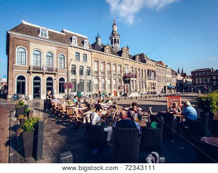 Roermond, Netherlands-september 12, 2014: Tourists Sitting In A Sidewalk Cafe In The Market Square.