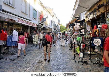 Pedestrian Shopping Aigues-mortes