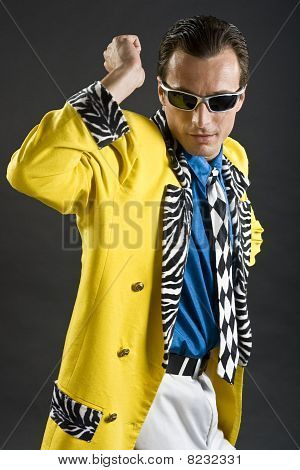 Rockabilly Singer z roku 1950 v sršeň