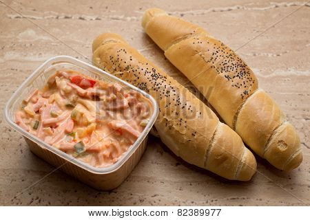 Snack salad with rolls