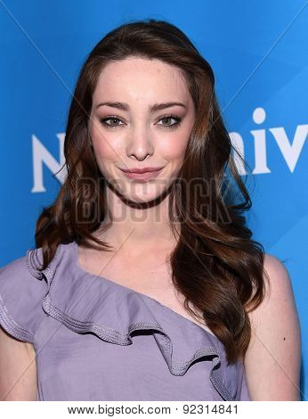LOS ANGELES - APR 02:  Emma Dumont arrives to the NBCUniversal's Summer Press Day 2015  on April 02, 2015 in Hollywood, CA                