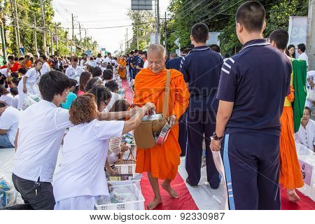 Many people give food and drink for alms to 1536 Buddhist monks in visakha bucha day