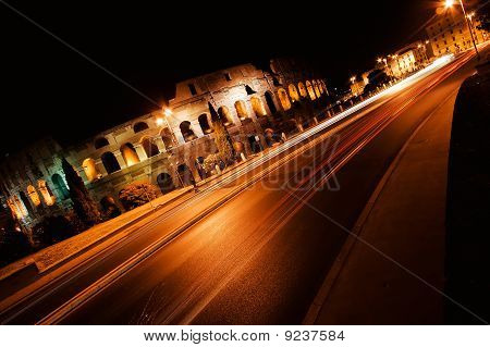 Shoot of the Coliseum at night - Rome (IT=Ã¬)