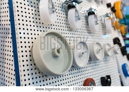 Wheels on the showcase
