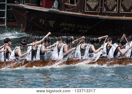 Aberdeen,hongkong,june 6 2016: Boats Racing In The Love River For The Dragon Boat Festival In Aberde